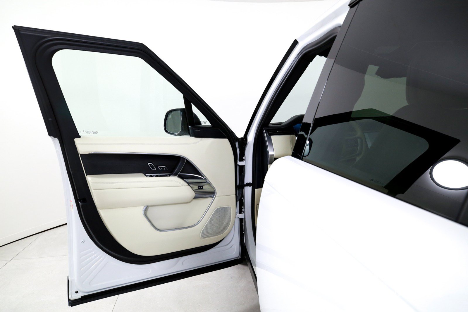 Used 2023 Land Rover Range Rover SE AWD/4WD image 10