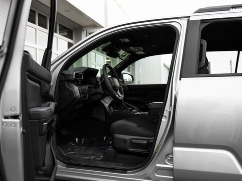 Used 2025 Toyota 4Runner SR5 image 25