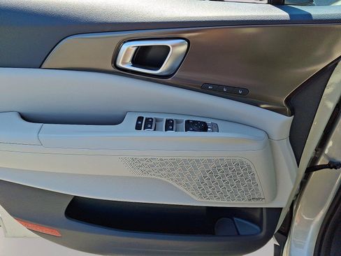 Used 2025 Kia Carnival SX Prestige FWD image 11