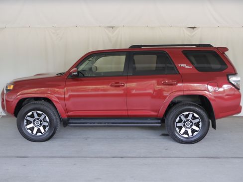 Used 2024 Toyota 4Runner TRD Off-Road Premium w/ Moonroof Package AWD/4WD image 28