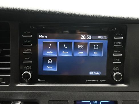 Used 2018 Toyota Sienna LE w/ Carpet Mat Package FWD image 17