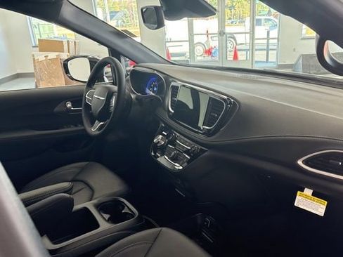 New 2026 Chrysler Pacifica Select image 20