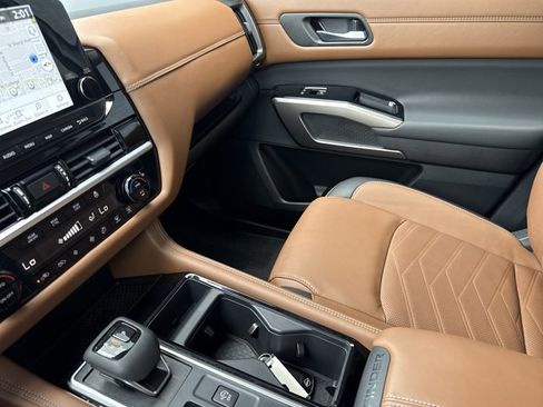 Certified 2025 Nissan Pathfinder Platinum AWD/4WD image 25