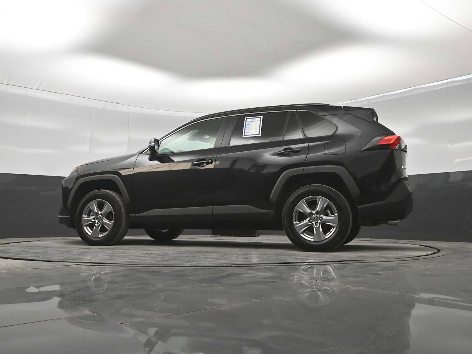 Used 2025 Toyota RAV4 XLE AWD/4WD image 36