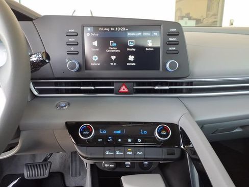 New 2026 Hyundai Elantra Hybrid FWD image 16