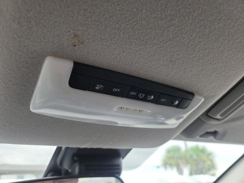 Used 2025 Nissan Versa SV FWD image 29