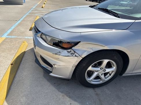 Used 2017 Chevrolet Malibu LS w/ LPO, Convenience Package 1 FWD image 2