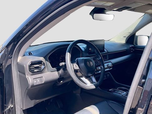 Used 2024 Honda Pilot Touring image 9