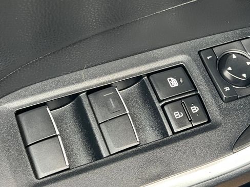 Used 2020 Toyota RAV4 Limited image 18