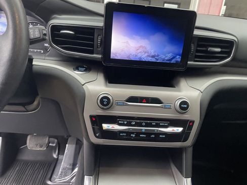Used 2023 Ford Explorer XLT w/ Equipment Group 202A image 14