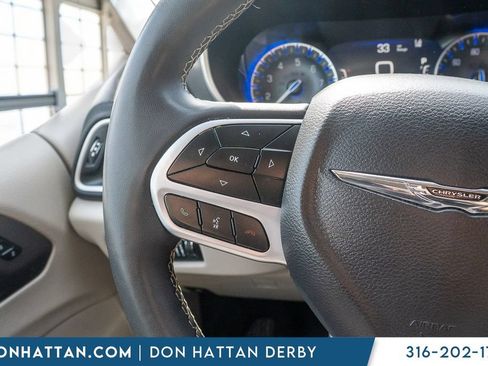 Used 2023 Chrysler Pacifica Touring-L FWD image 12