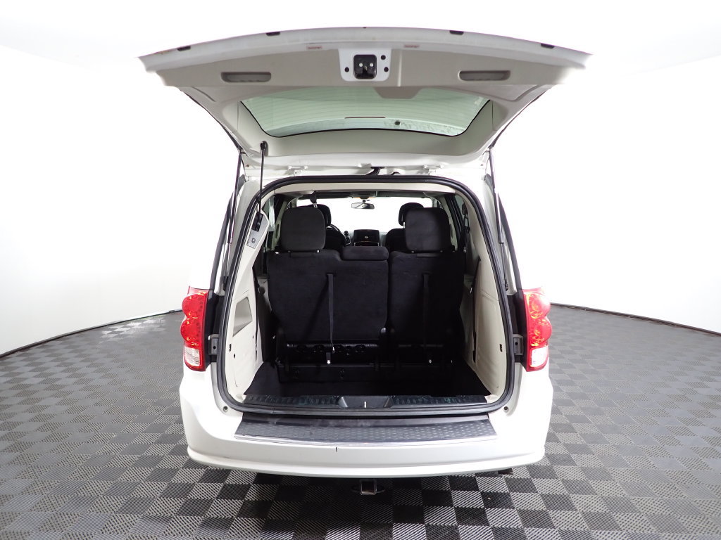 Used 2015 Dodge Grand Caravan SXT FWD image 12