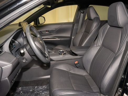 Used 2021 Toyota Venza XLE w/ Softex Package image 10