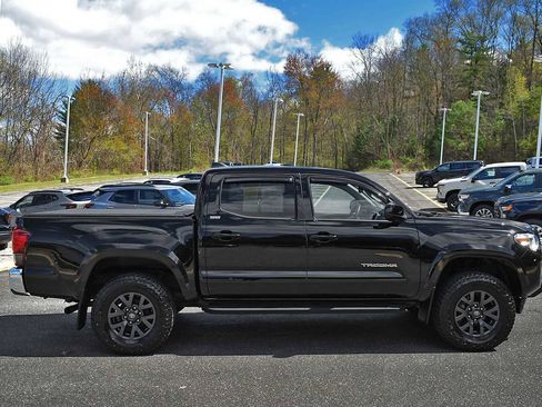 Used 2023 Toyota Tacoma SR5 AWD/4WD image 6