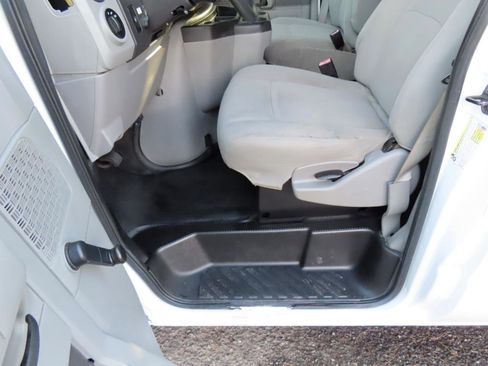 Used 2014 Ford E-150 and Econoline 150 RWD image 12
