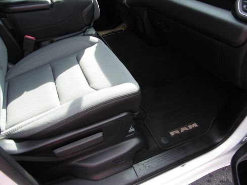 Used 2020 RAM 1500 Big Horn AWD/4WD image 37