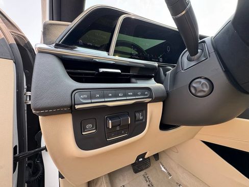 Used 2021 Cadillac Escalade Premium Luxury w/ Driver Assist Tech Package AWD/4WD image 17