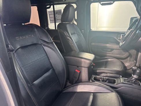 Used 2019 Jeep Wrangler Unlimited Sahara w/ LED Lighting Group image 31
