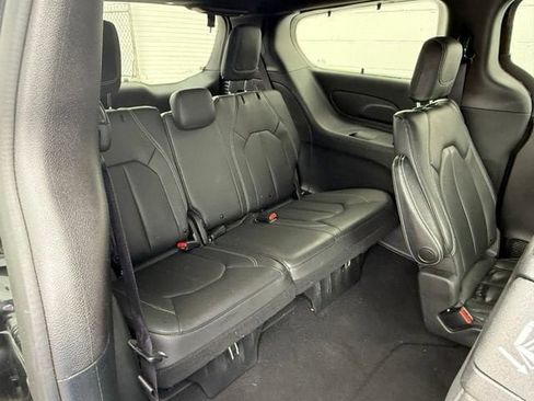Used 2020 Chrysler Pacifica Touring-L w/ S Appearance Package FWD image 14