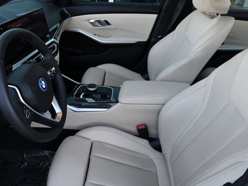 Used 2023 BMW 330e image 9