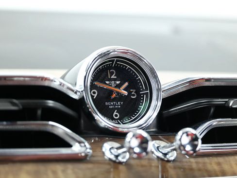 Used 2022 Bentley Bentayga AWD/4WD image 37