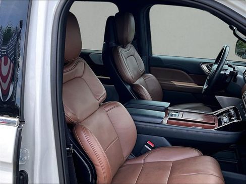 Used 2022 Lincoln Navigator Reserve RWD image 9