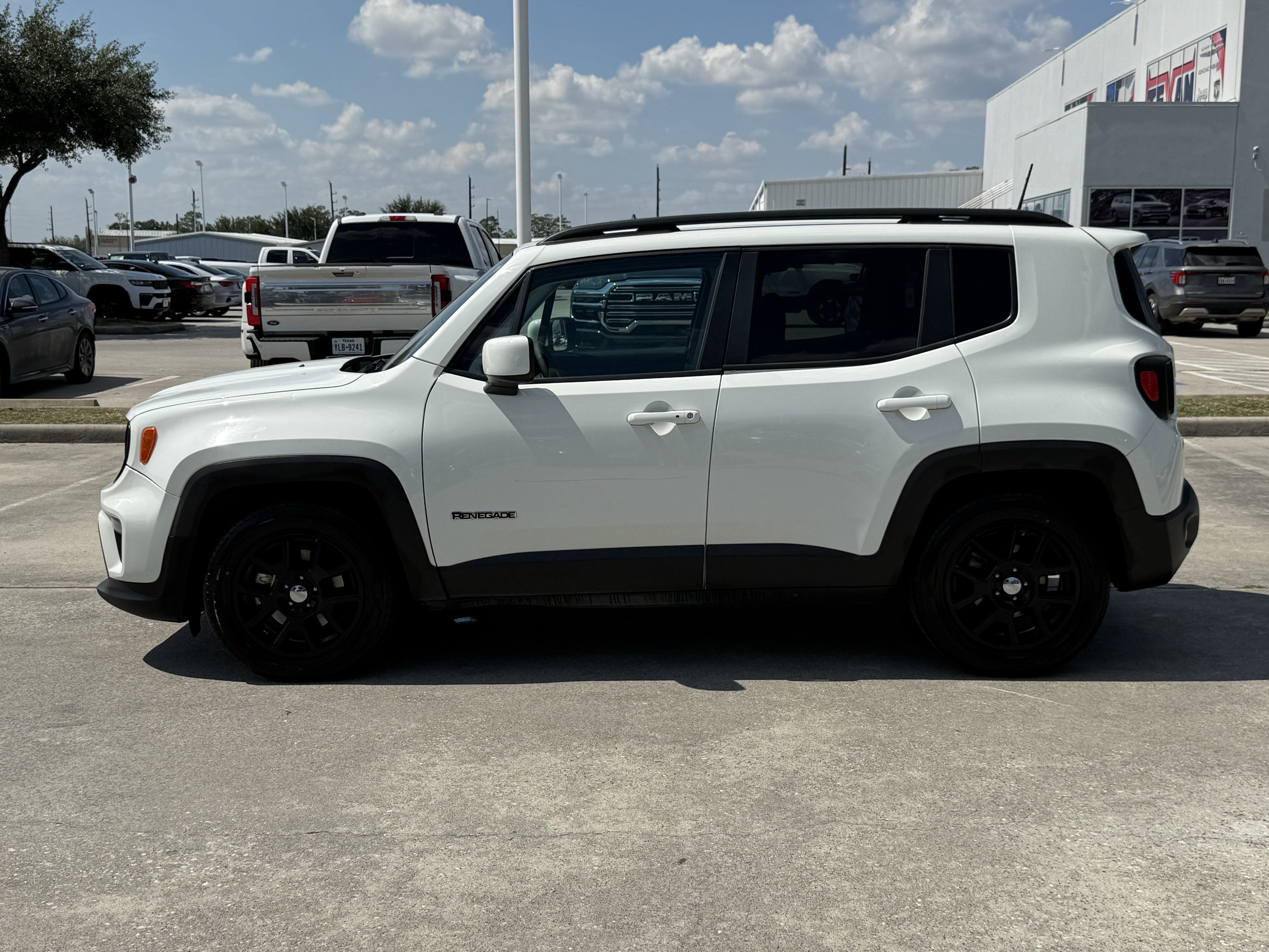 Used 2021 Jeep Renegade Latitude FWD image 8