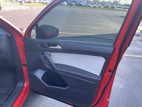 Used 2019 Volkswagen Tiguan SEL w/ 3rd Row Seat Package AWD/4WD image 45