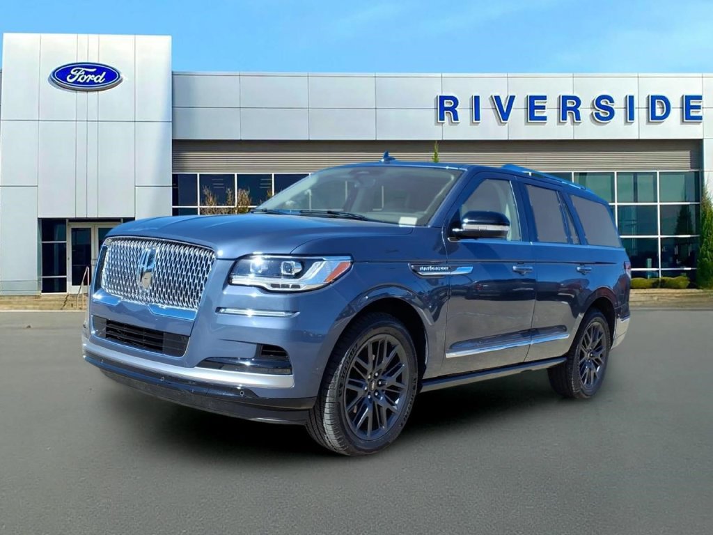 Used 2022 Lincoln Navigator Reserve AWD/4WD image 3