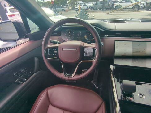 Used 2025 Land Rover Range Rover Sport Autobiography image 3