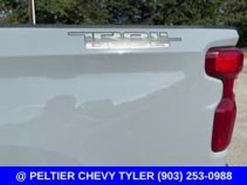 Used 2024 Chevrolet Silverado 1500 Custom Trail Boss w/ Dark Appearance Package AWD/4WD image 6