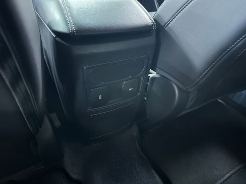 Used 2024 Ford Explorer XLT w/ Equipment Group 202A AWD/4WD image 38