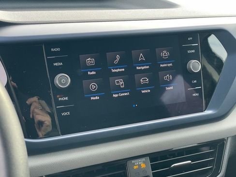 Used 2022 Volkswagen Taos SE image 18