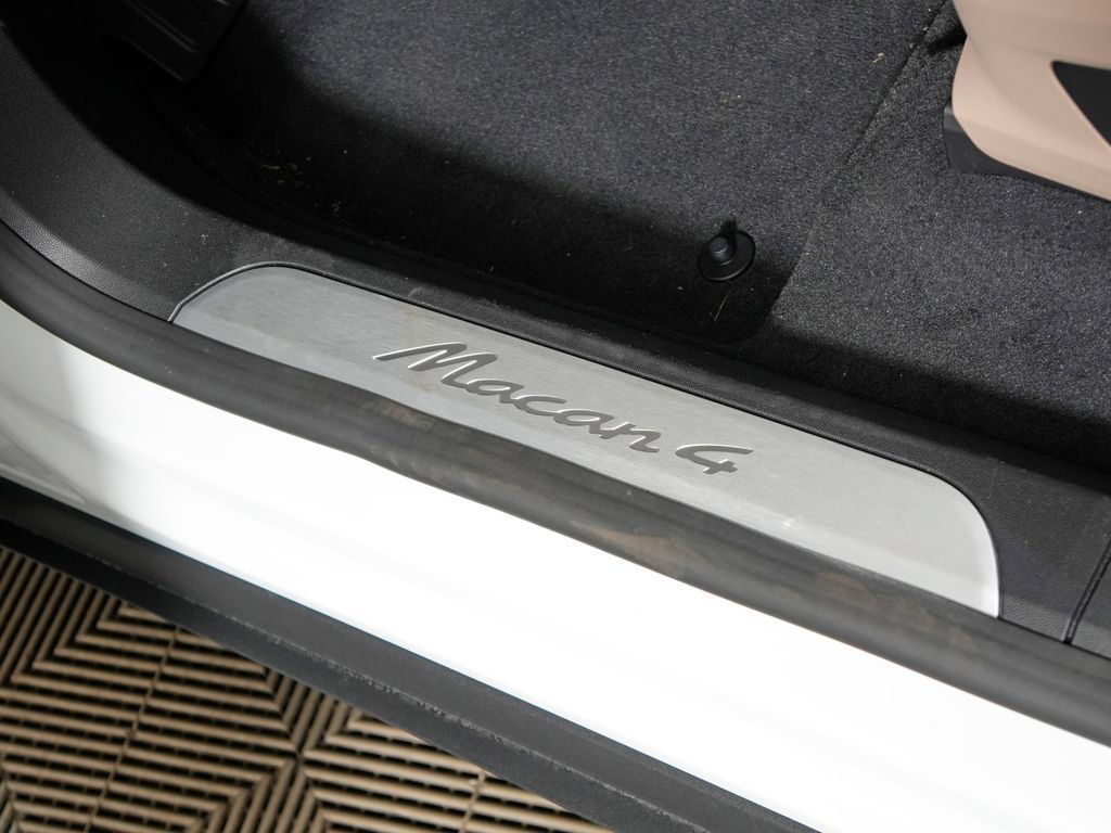 Certified 2026 Porsche Macan 4 Electric AWD/4WD image 18