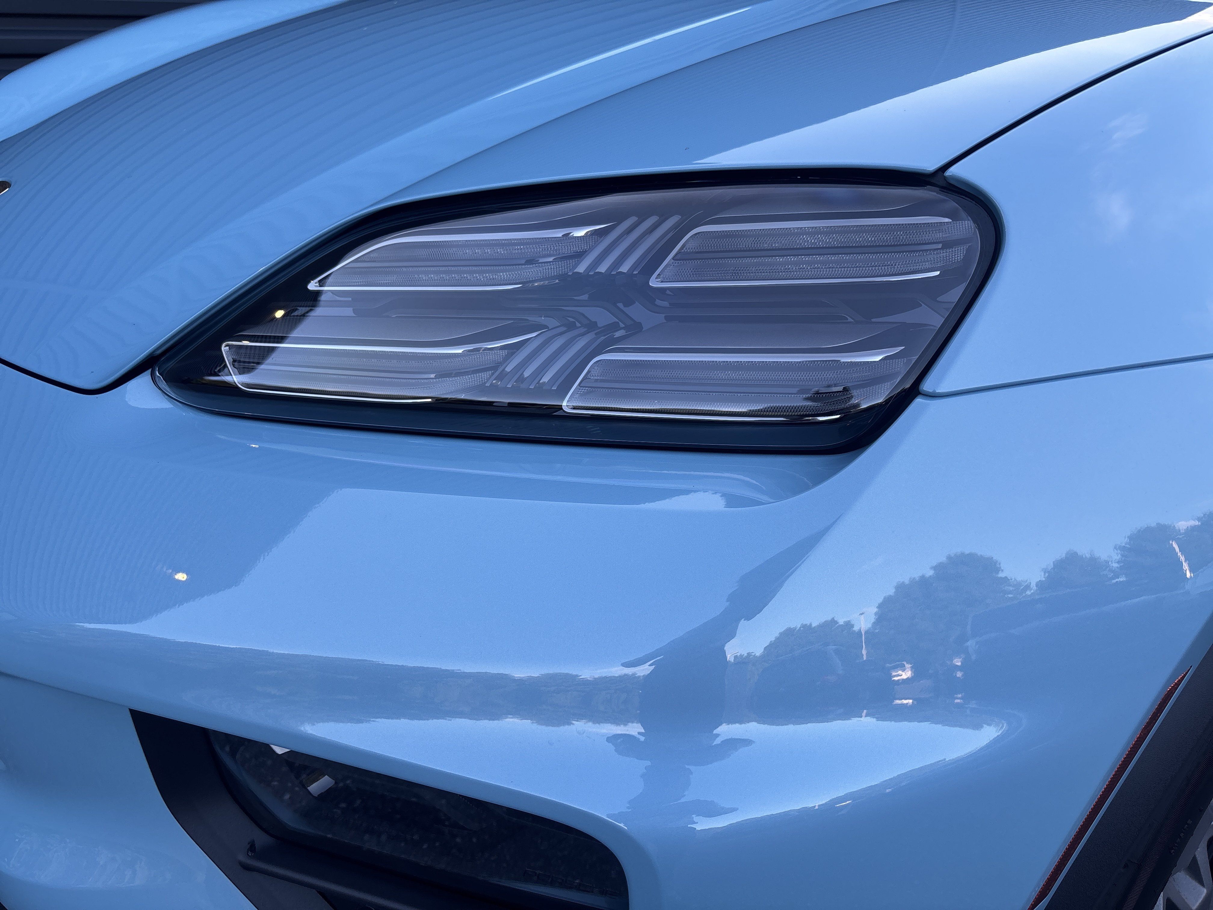 Certified 2025 Porsche Macan 4S Electric AWD/4WD image 27