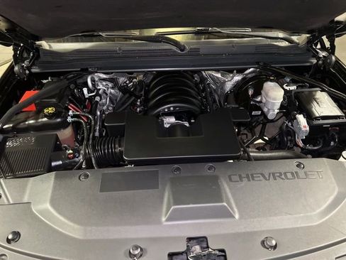 Used 2018 Chevrolet Suburban LT image 16