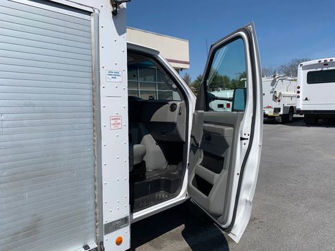 Used 2019 Ford E-350 and Econoline 350 Super Duty image 24