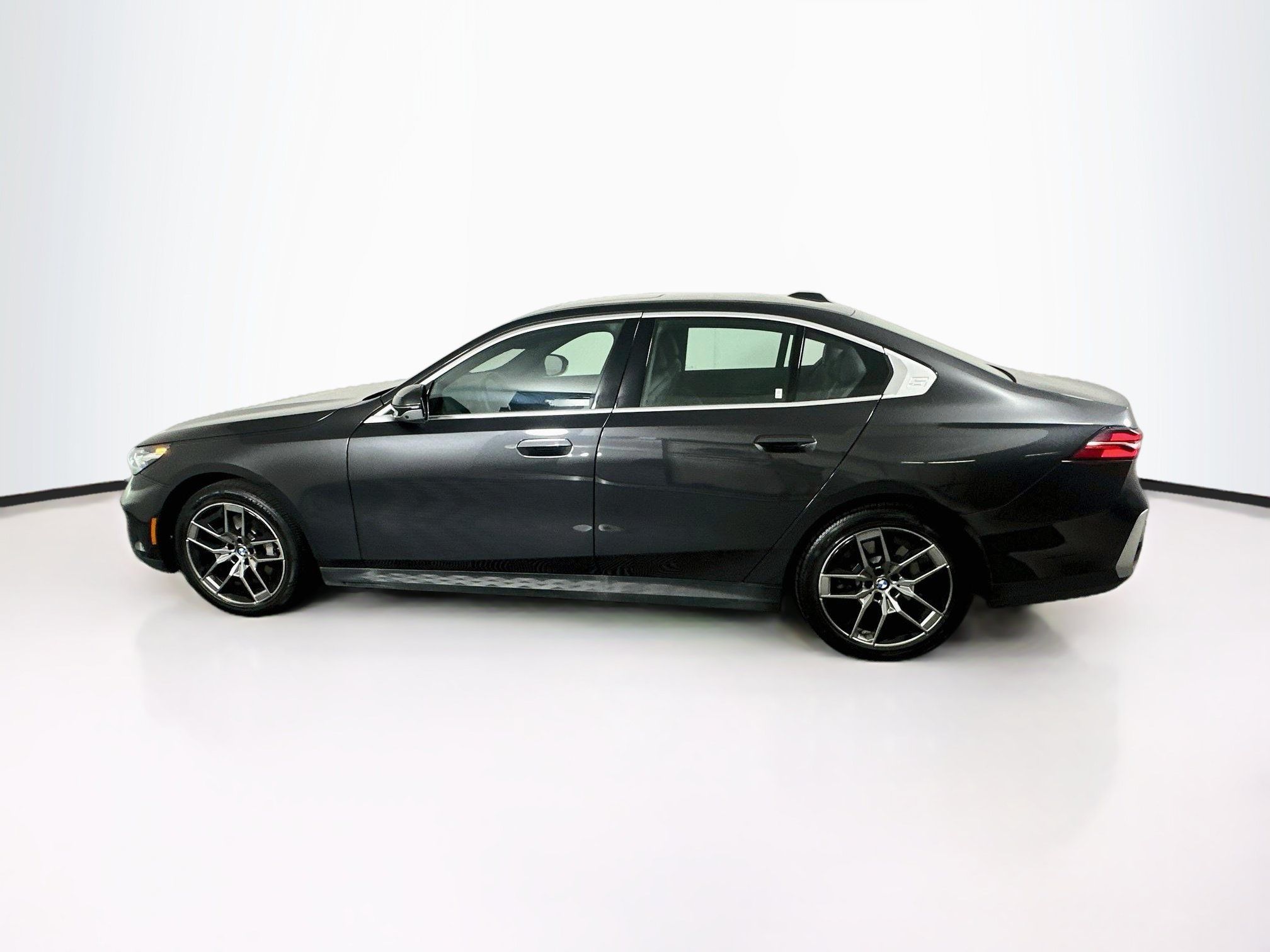 Used 2026 BMW 530i RWD image 4