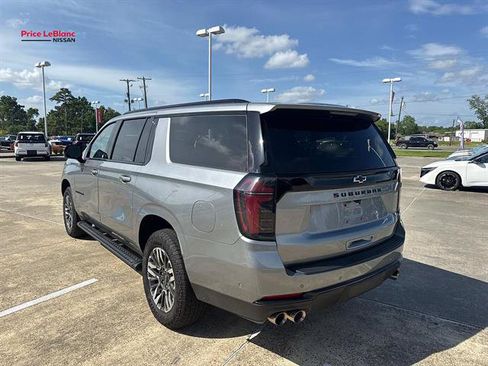 Used 2025 Chevrolet Suburban Z71 AWD/4WD image 5