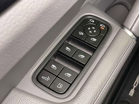 Certified 2023 Porsche Cayenne Platinum Edition AWD/4WD image 39
