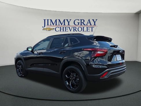 New 2026 Chevrolet Trax LT w/ Driver Confidence Package FWD image 3