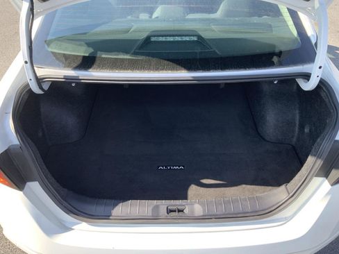 Used 2025 Nissan Altima 2.5 SV FWD image 10