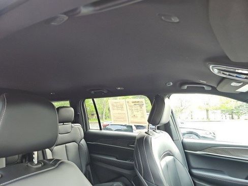 Used 2024 Jeep Grand Cherokee L Limited image 13