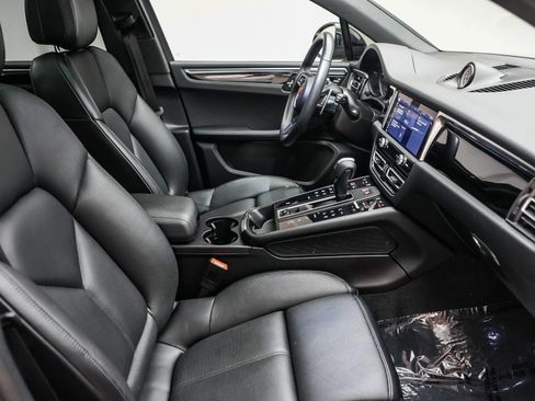 Certified 2024 Porsche Macan AWD/4WD image 20