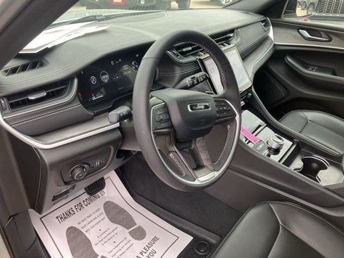 Certified 2025 Jeep Grand Cherokee L Limited AWD/4WD image 13