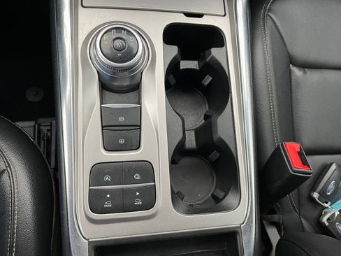 Used 2020 Ford Explorer XLT w/ Equipment Group 202A image 11