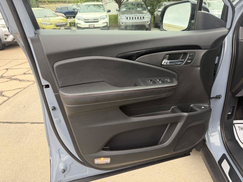 Used 2024 Honda Ridgeline Black Edition image 9