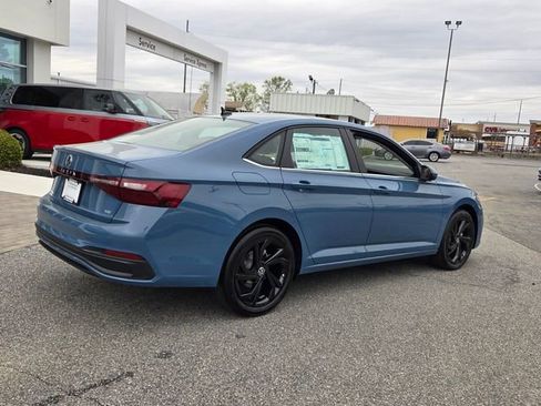New 2026 Volkswagen Jetta SE FWD image 13