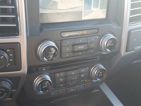 Used 2017 Ford F150 Platinum w/ Equipment Group 701A Luxury image 21