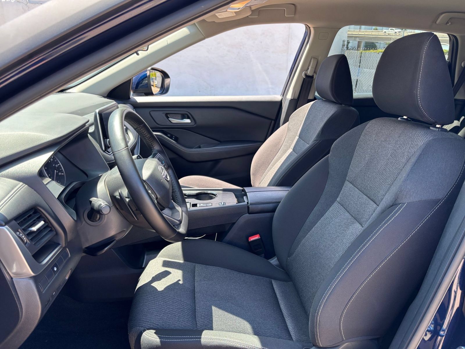 Used 2025 Nissan Rogue SV FWD image 28